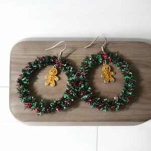 * Christmas Wreath Gingerbread Man🎄 Dangle Earrings